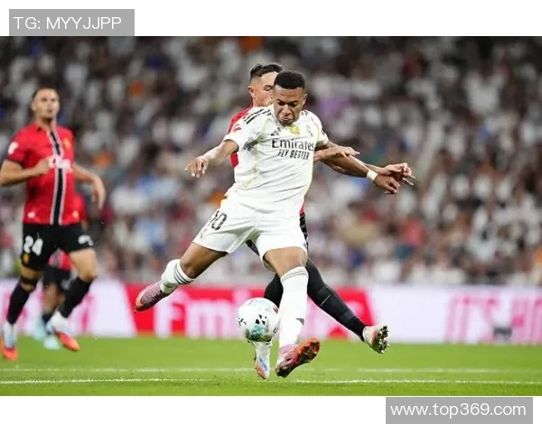 足球明星在赛季中展现统治力的精彩表现与传奇时刻回顾 足球明星在赛季中展现统治力的精彩表现与传奇时刻回顾