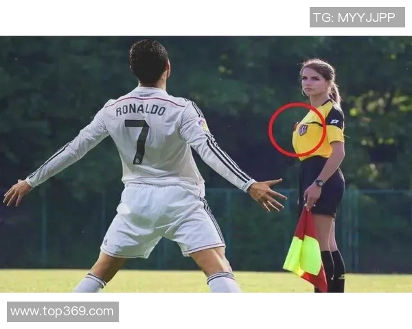 盘棋足球明星搞笑视频大集合笑翻全场的精彩瞬间与趣味挑战